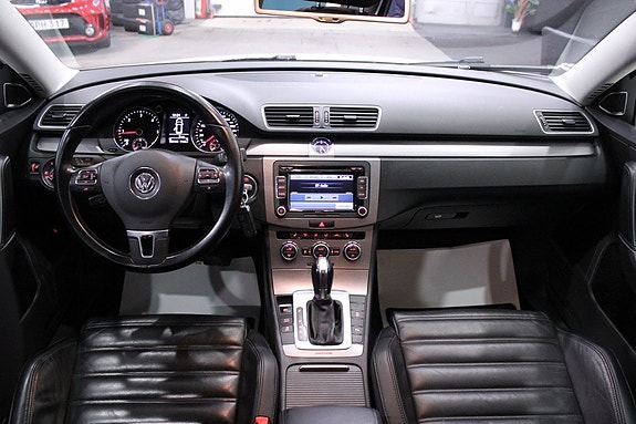 Volkswagen Passat 15 of 30