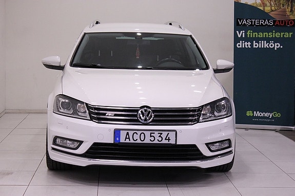 Volkswagen Passat 3 of 30