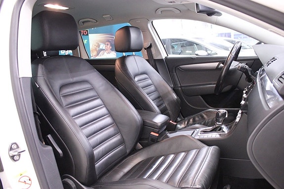 Volkswagen Passat 18 of 30