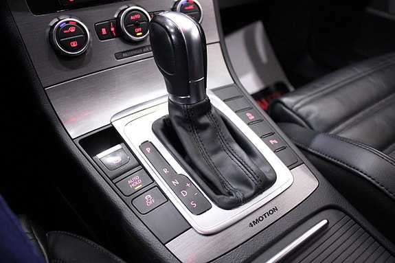 Volkswagen Passat 23 of 30