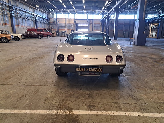 Chevrolet Corvette 8 of 11