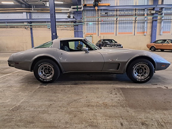 Chevrolet Corvette 3 of 11