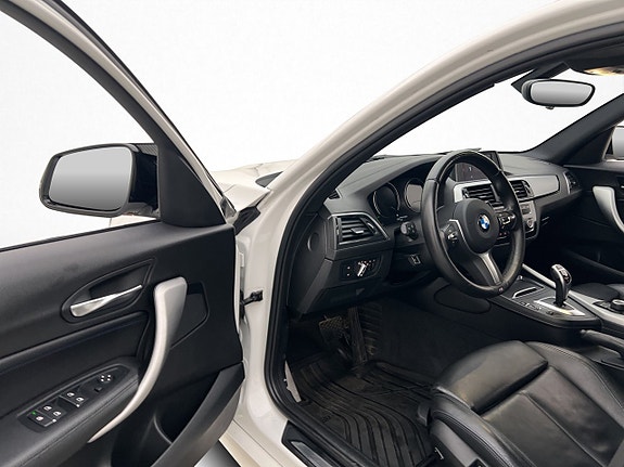 BMW 120i 11 of 30