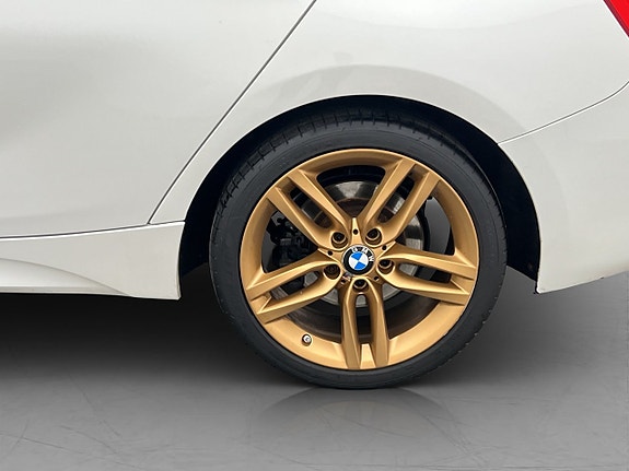 BMW 120i 29 of 30