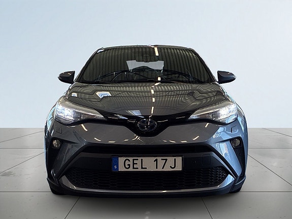Toyota C-HR 2 of 25