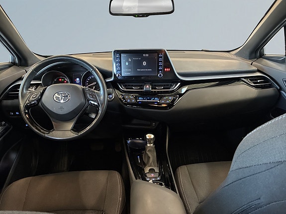 Toyota C-HR 8 of 25