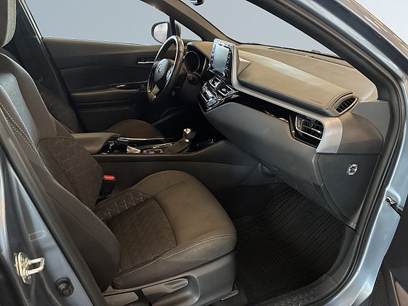 Toyota C-HR 10 of 25