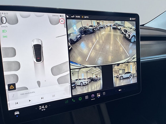 Tesla Model Y 11 of 24