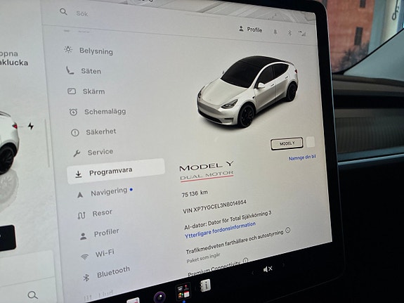 Tesla Model Y 22 of 24