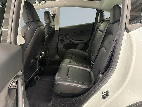 Tesla Model Y 13 of 24