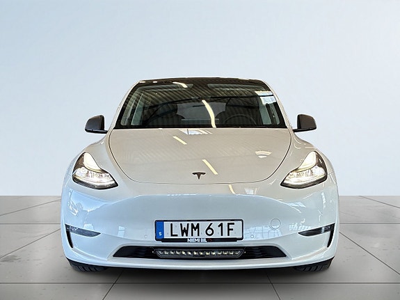 Tesla Model Y 2 of 24