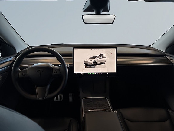 Tesla Model Y 8 of 24