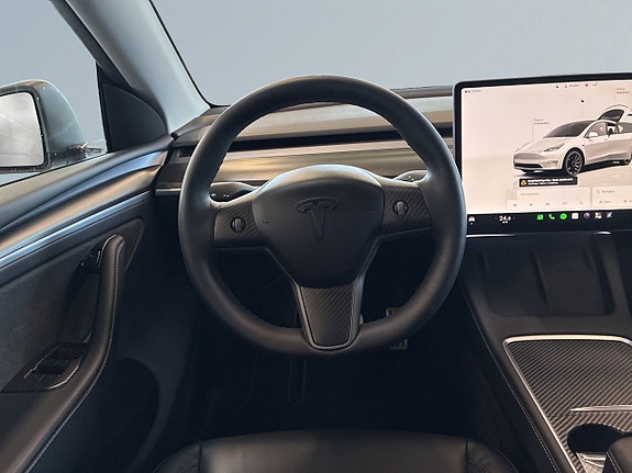 Tesla Model Y 9 of 24
