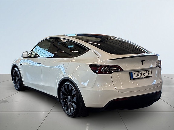 Tesla Model Y 5 of 24