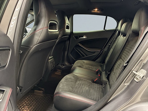 Mercedes-Benz GLA 220 d 13 of 24