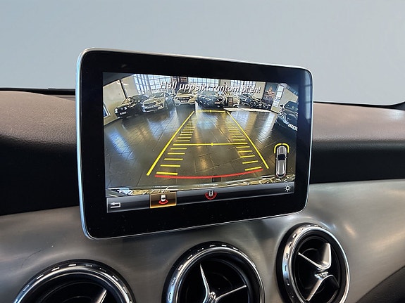 Mercedes-Benz GLA 220 d 11 of 24