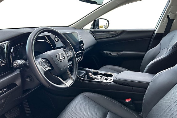 Lexus NX450h+ 12 of 24