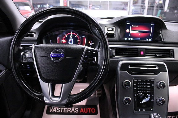 Volvo V70 13 of 28