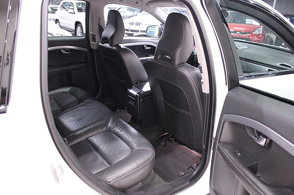 Volvo V70 19 of 28