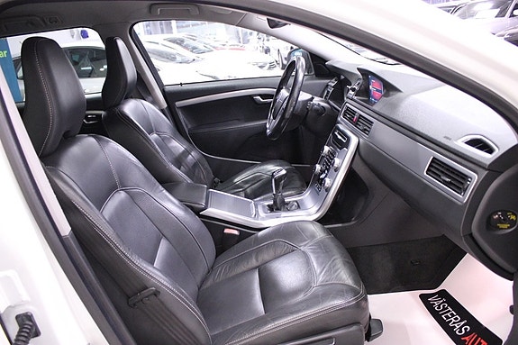 Volvo V70 16 of 28