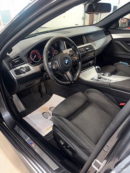 BMW 520d 2 of 14
