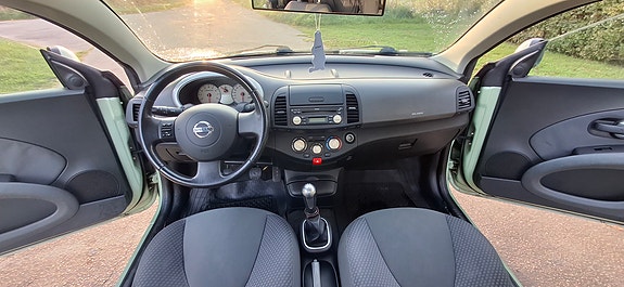 Nissan Micra C+C 7 of 14