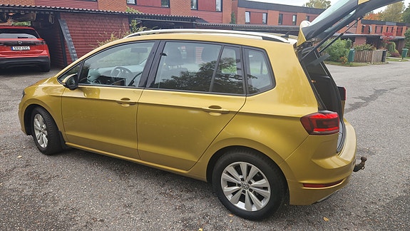 Volkswagen Golf Sportsvan 4 of 8