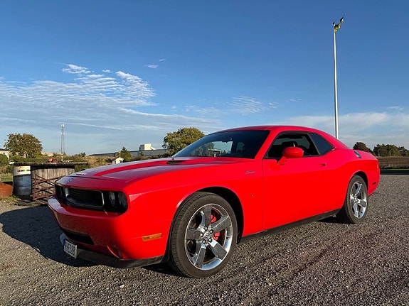 Dodge Challenger 8 of 11