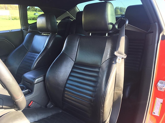 Dodge Challenger 7 of 11