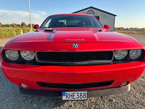 Dodge Challenger 4 of 11