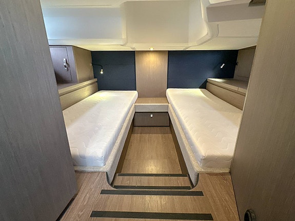 BENETEAU Gran Turismo 41 | Volvo Penta D6 12 of 12