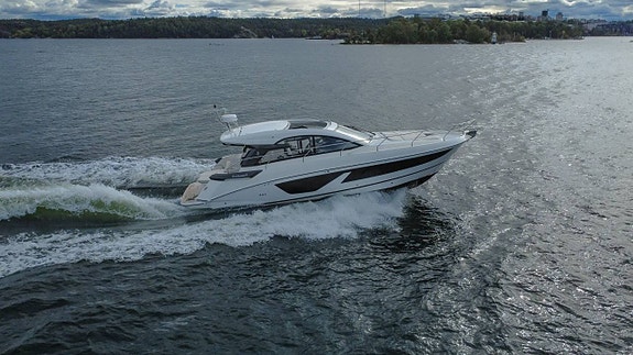BENETEAU Gran Turismo 41 | Volvo Penta D6 2 of 12
