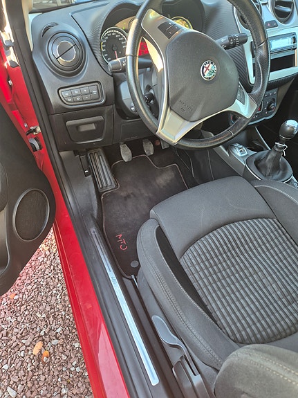 Alfa Romeo MiTo 9 of 17