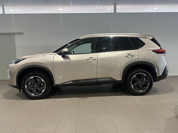 Nissan X-Trail 3 of 16