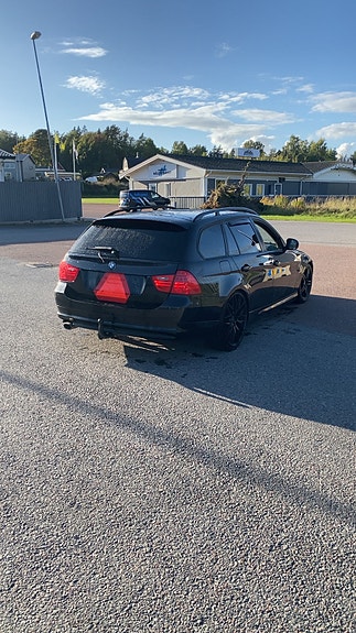 BMW 320d 4 of 5