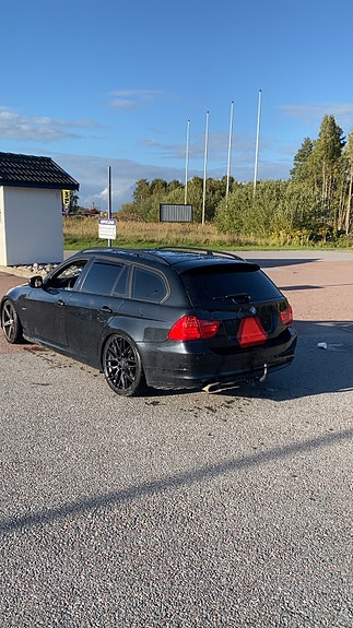 BMW 320d 3 of 5