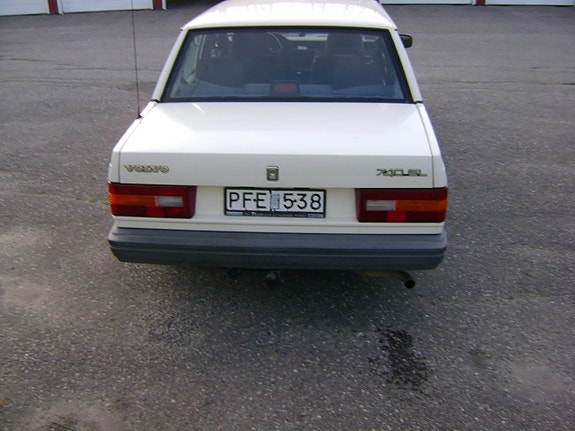 Volvo 740 3 of 8