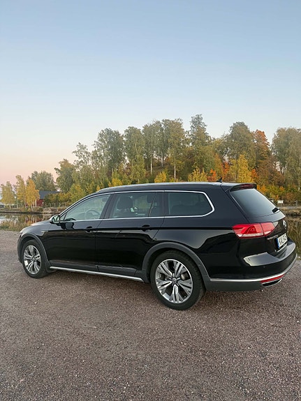 Volkswagen Passat Alltrack 4 of 4