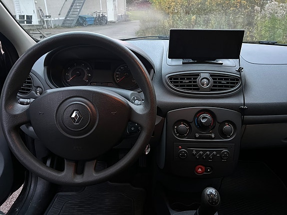 Renault Clio 6 of 9