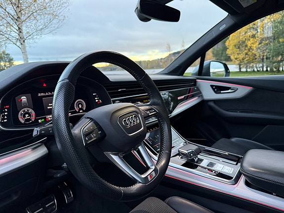 Audi Q7 6 of 8