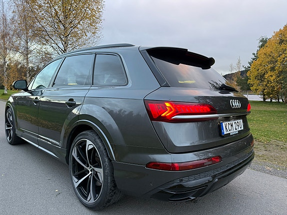 Audi Q7 4 of 8