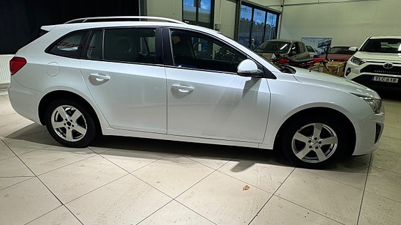 Chevrolet Cruze 15 of 19