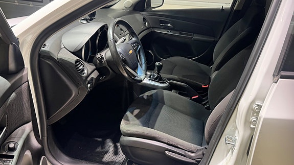Chevrolet Cruze 7 of 19