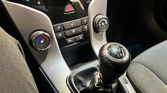 Chevrolet Cruze 10 of 19