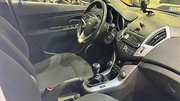 Chevrolet Cruze 17 of 19