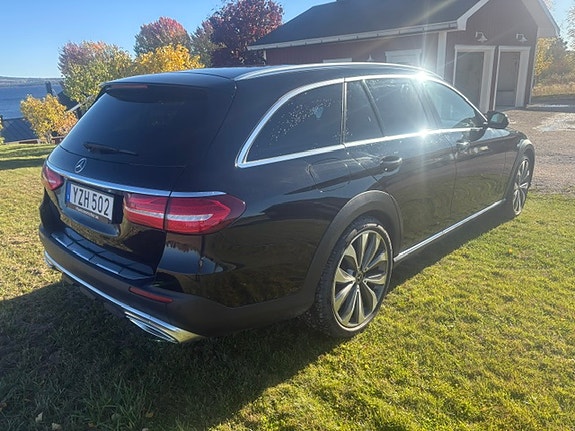 Mercedes-Benz E 220 d 2 of 2