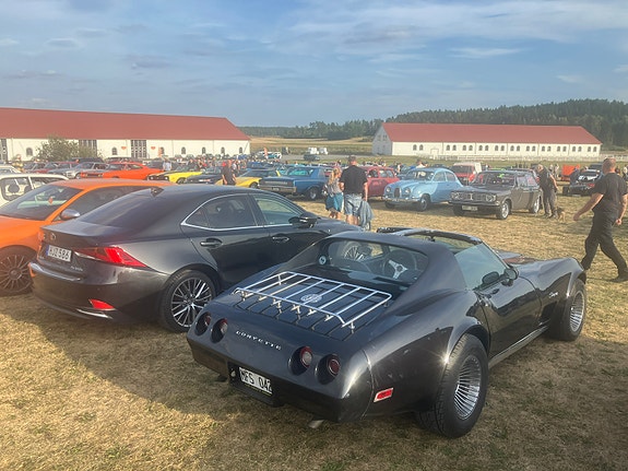 Chevrolet Corvette 4 of 5