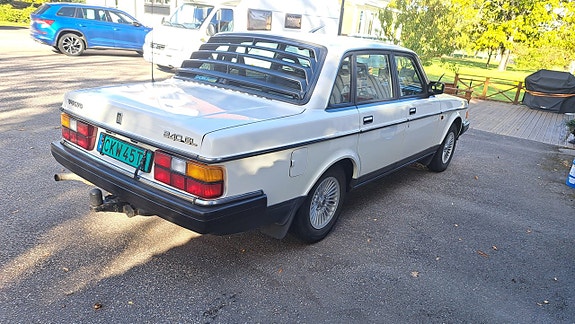 Volvo 244 4 of 11