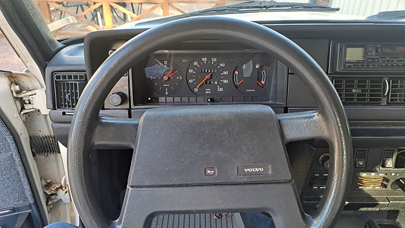 Volvo 244 6 of 11