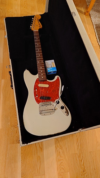 Fender Mustang (Made in Japan, 1993-1994) + Hardcase